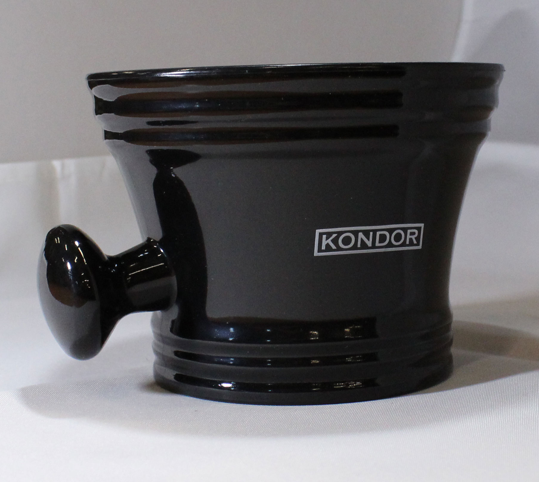 Чаша для бритья с ручкой KONDOR 350мл Чаша для бритья с ручкой KONDOR 350мл
